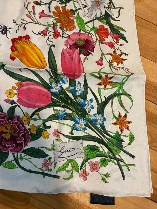 NWT Gucci Scarf Flora Print White/Multicolor Silk Scarf, In Original Box and Bag - Picture 2 of 9